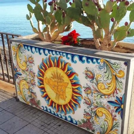 Dahlia Giardini-taormina Giardini Naxos