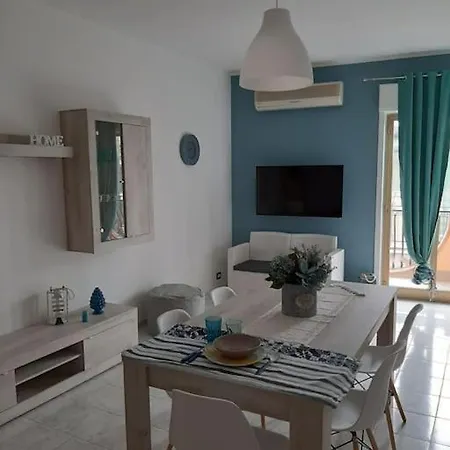 Dahlia Giardini-taormina Apartment Giardini Naxos