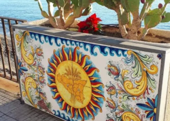 Dahlia Giardini-taormina Giardini Naxos